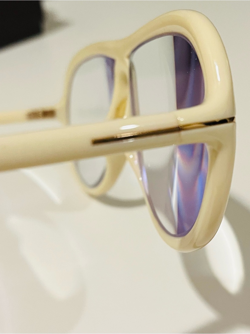 Tom Ford Cream Aviator-Style Sunglass Arms with Gold Detailing - Picture 3 of 7